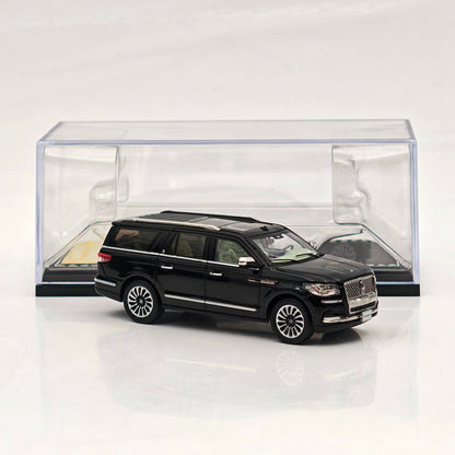 1:64 Navigator L SUV Model, Retractable Step Suspension Steering White/Black WTX