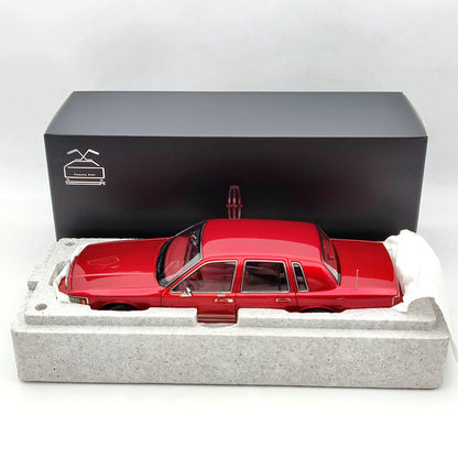 1/18 Lincoln Towncar V8 1993-1995 Super Diecast model (Leather seat) Red