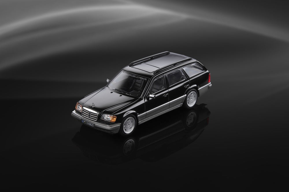 Voiture Mercedes-Benz S124 Wagon moulée sous pression à l'échelle 1:64, modèle réduit, collection, cadeaux, noir/vert 