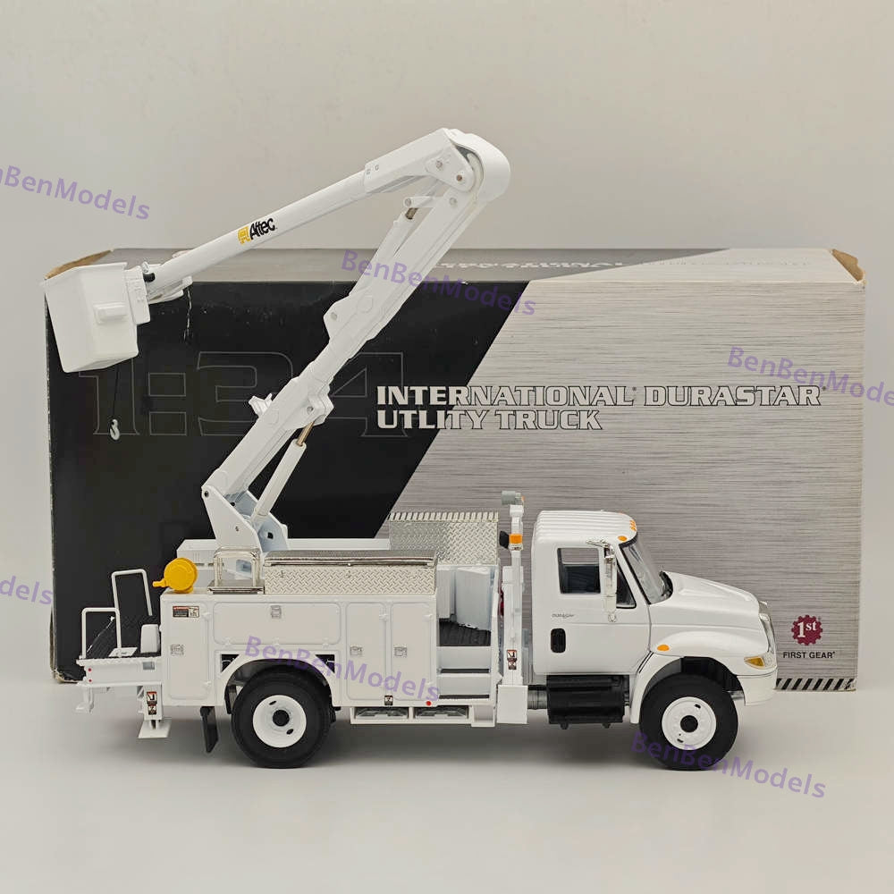 1:34 FIRST INTERNA TIONAL DURASTAR UTILTY BUCKET TRUCK White 10-3901 DIECAST