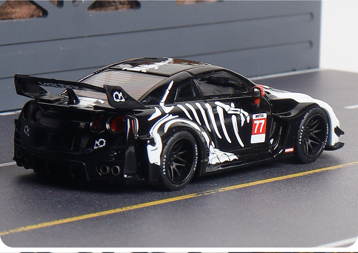 Decode 1:64 35gr-rr Bone Dragon Painting Gtr35 Alloy Diecast Car Model Collection Gifts