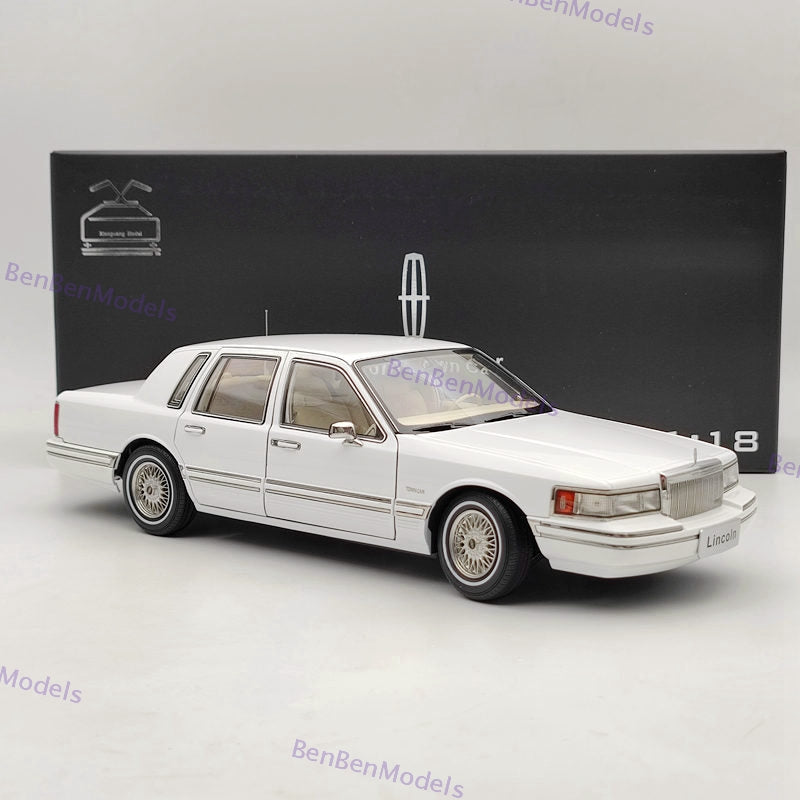 1/18 Lincoln Towncar V8 1993-1995 Super Diecast Models Car White - Leather seat