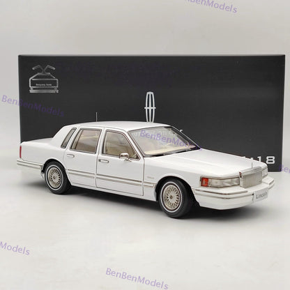 1/18 Lincoln Towncar V8 1993-1995 Super Diecast Models Car White - Leather seat