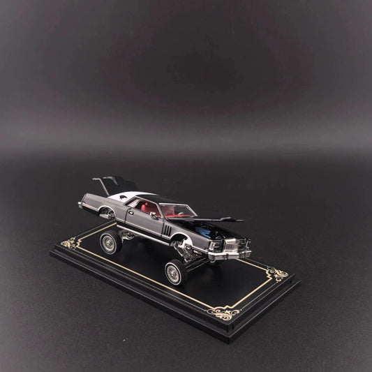 Fine Works 64 1/64 Continental 1979 lowrider alloy car model with front and rear covers that can be opened