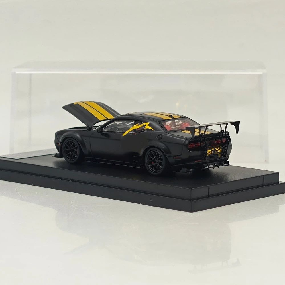 SH 1:64 Challengr Hellcat Widebody Matte Black Midnight Eclipse Openable Hood Limited Edition Diecast Model Car