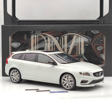 Objets de collection DNA 1/18 Volvo V60 Polestar Engineered DNA000144 Modèle en résine Blanc Jouets Voiture Cadeau 