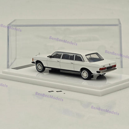 1:64 JIYI & GOC 1976 V123 Extended Limousine Diecast Metal Car