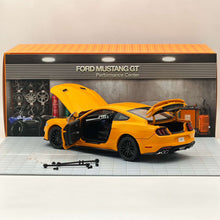 Répliques de modèles à l'échelle 1/18 de DM Ford Mustang GT 2019 Orange Fury RHD Voiture miniature moulée sous pression Cadeaux de loisirs 