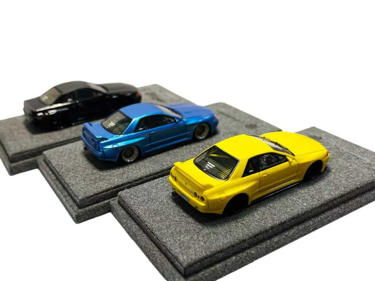 Guihu 1:64 R32 Widebody Resin Collectible Model Car, Limited Edition, with Flocking Base, 14+, for Adult Collection