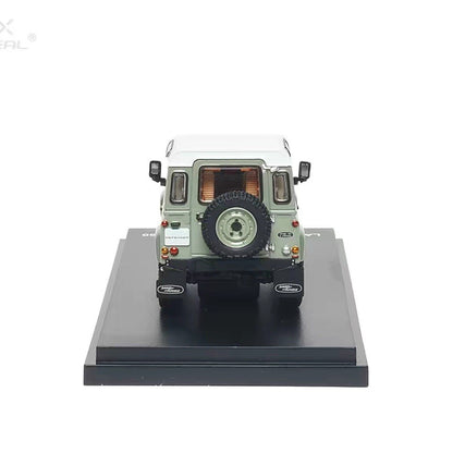 AR Box 1/64 Defender 90 Heritage 2015 Green Diecast Collectible Gift