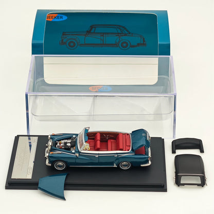 Seeker 1:64 Mercedes Benz 300D Convertible Soft Top Alloy Car Model Collection Diecast Toys Car Miniature Hobby Gifts