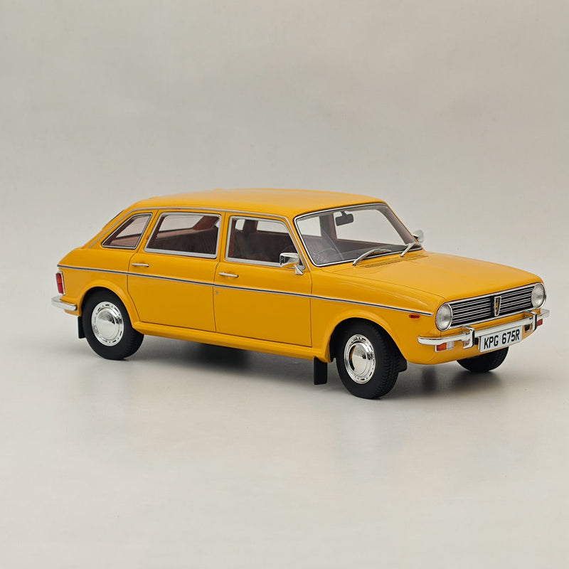 CULT 1:18 Austin Maxi sand glow 1971-1979 CML152-1 Yellow Resin Models Car