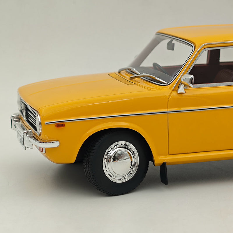 CULT 1:18 Austin Maxi sand glow 1971-1979 CML152-1 Yellow Resin Models Car