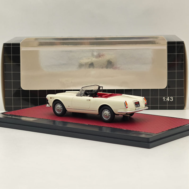 1/43 MATRIX-MODELS Alfa Romeo 2600 Spider 1962-1965 White Resin Car Limited