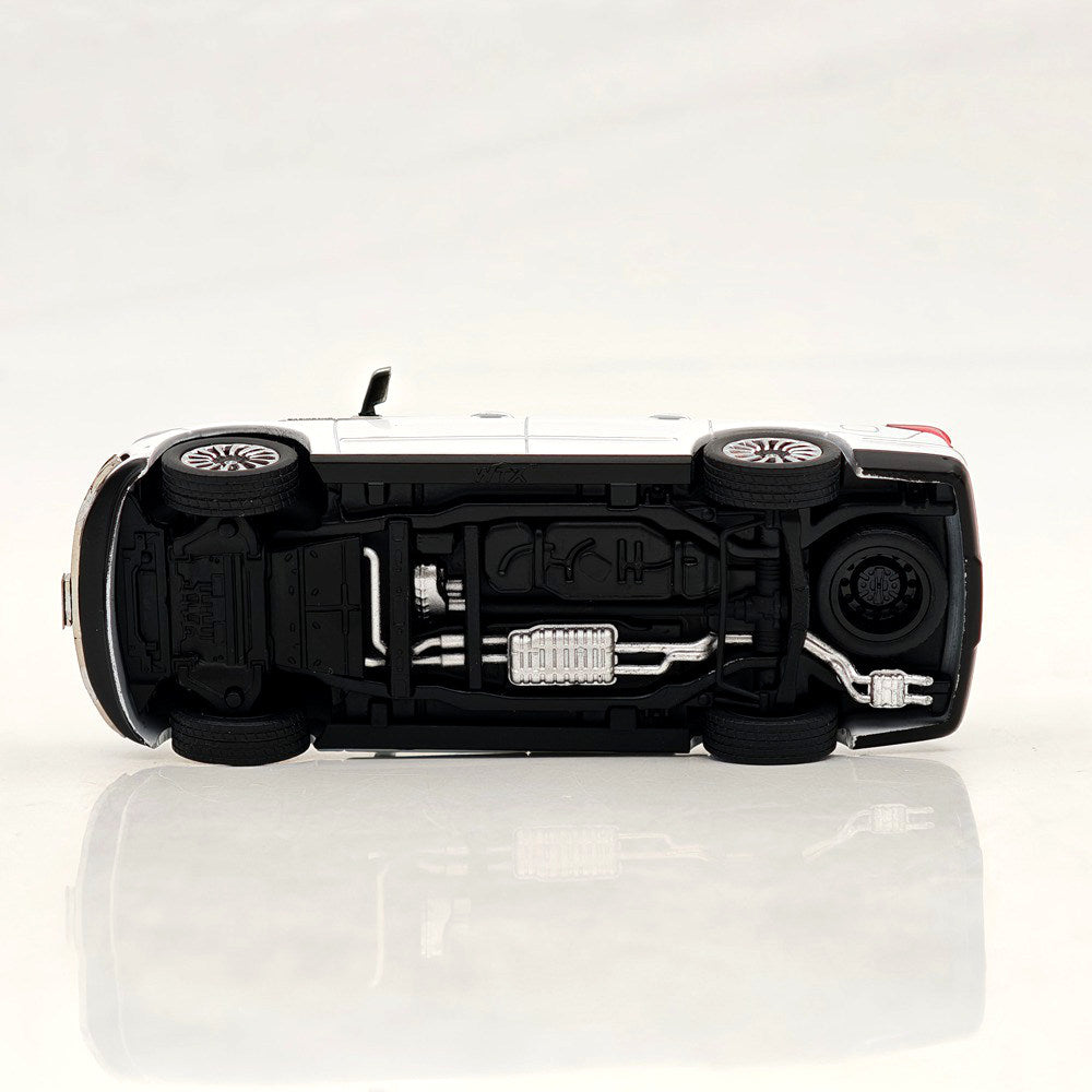 1:64 Navigator L SUV Model, Retractable Step Suspension Steering White/Black WTX