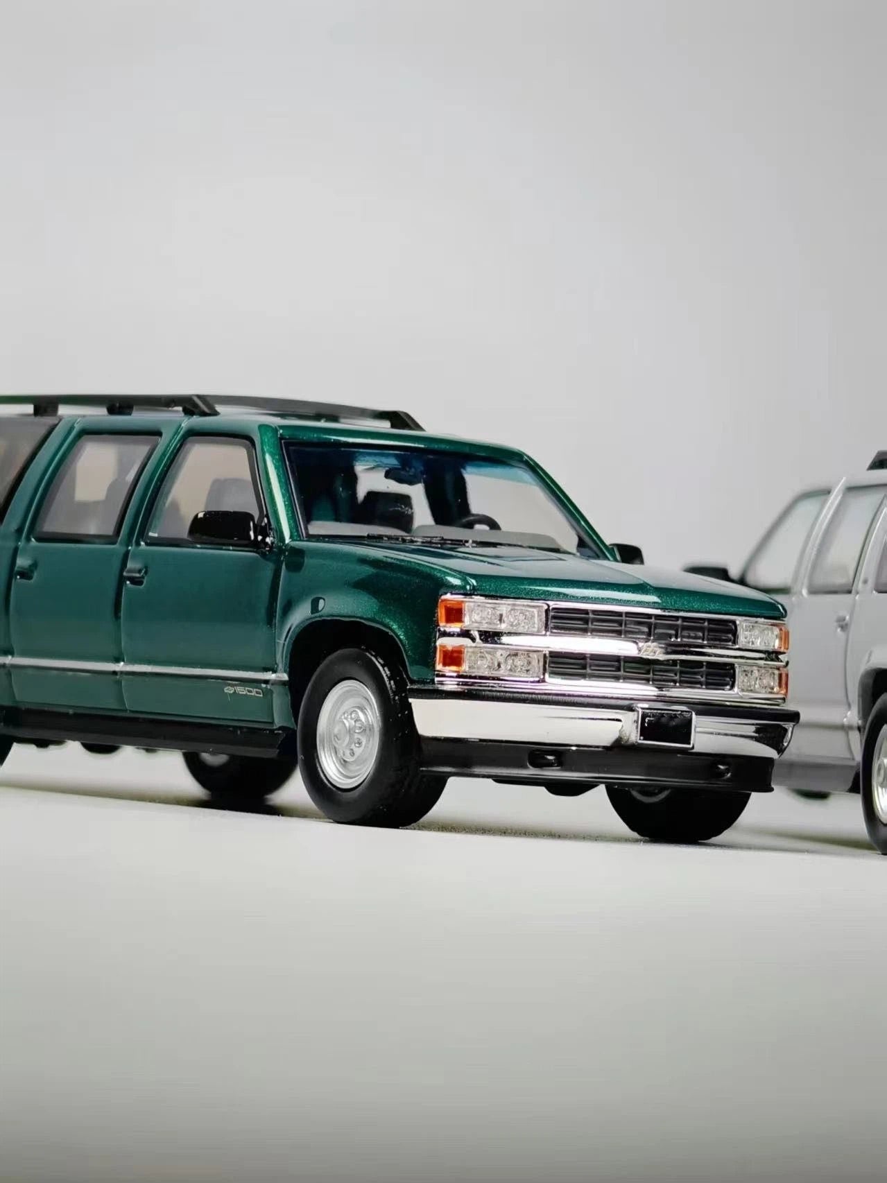 Bliss 1:64 Suburban GMT400 Full-size SUV Sports Model TMCS Malaysia 2026 Ltd 499 Diecast Model Car