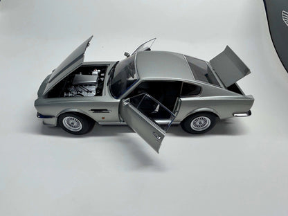 Xiaoguang 1/18 V8 Vantage 007 Movie Edition Metal Diecast Model Car Limited Collection Gifts Display
