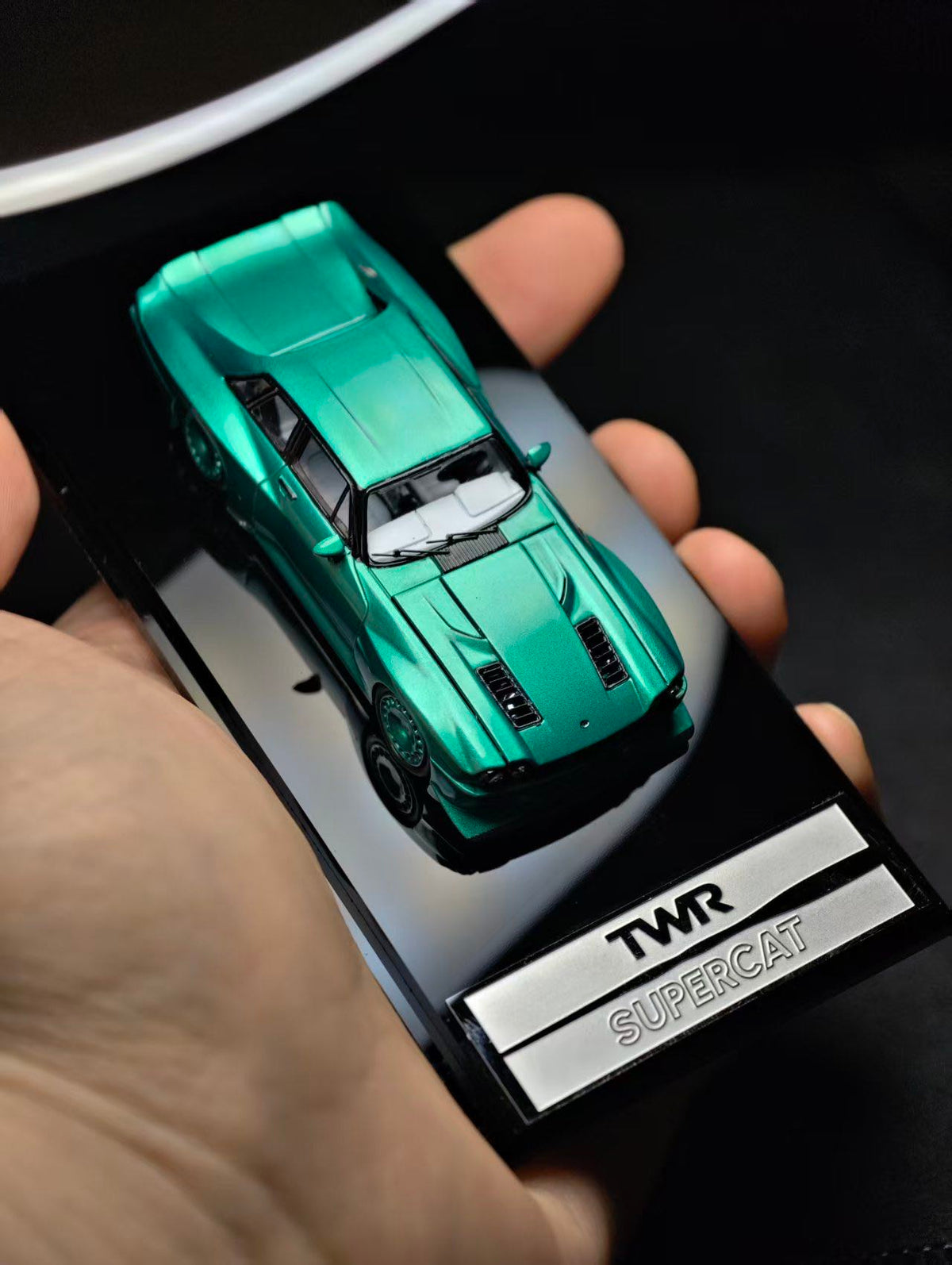 Liberty 64 1:64 TWR-SUPERCAT Restomod Retro Replica Modified Car Diecast Models Car Collection