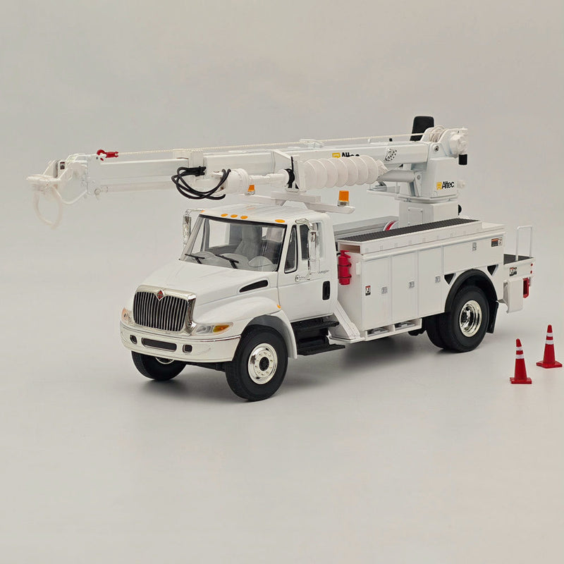 FIRST 1/34 lnternational DuraStar with Utility Digger Derick Body White 10-4053