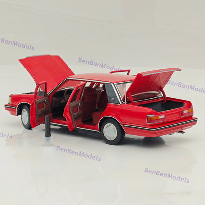 1/18 Toyota Crown Seventh Generation MS122 Red / red Interior Diecast Model