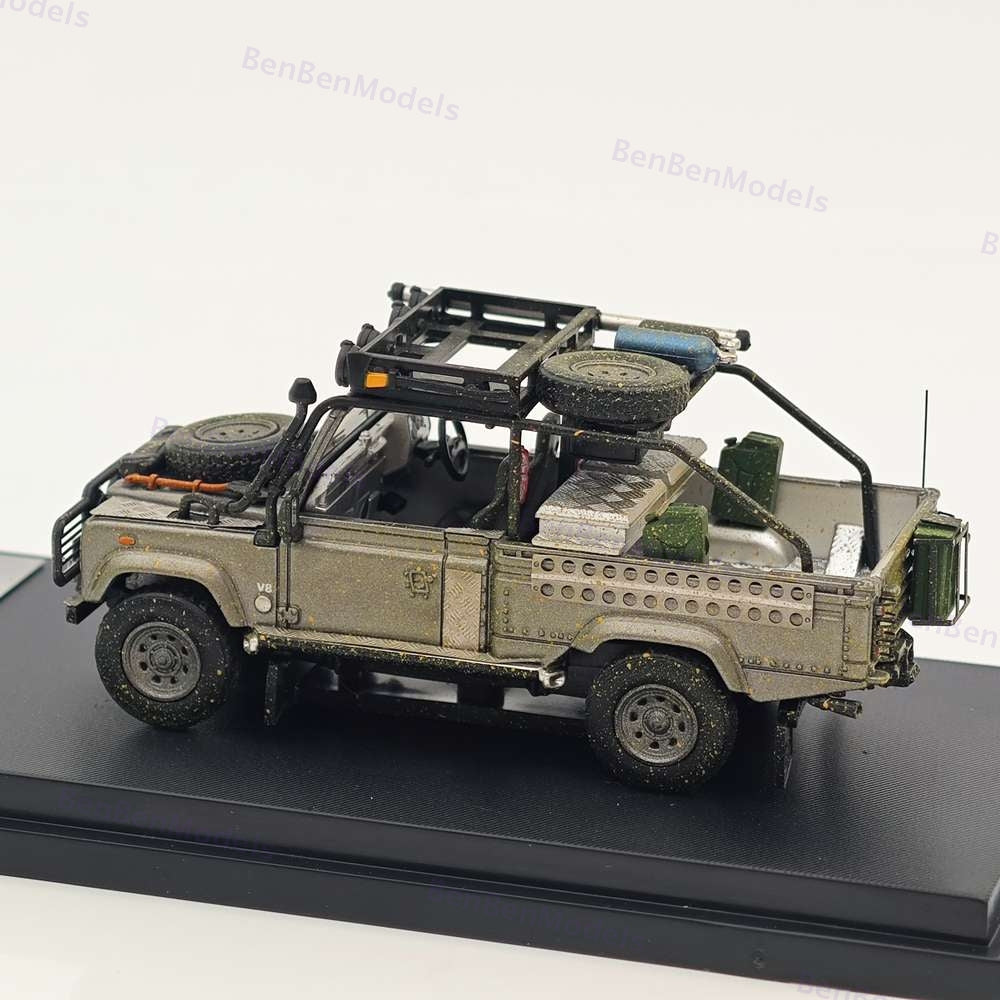 1:64 STREET WARRIOR Defender Tomb Raider x Land Rover Limited 499 Diecast Model