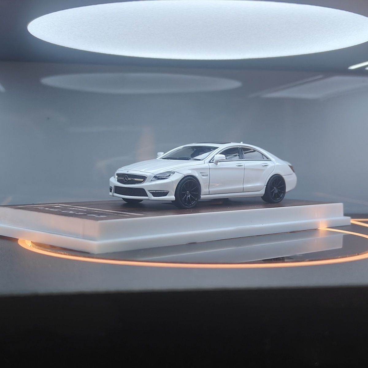 MJ 1:64 MERCEDES-BENZ CLS63 AMG Shooting Brake/Devil's Eye/Suit thug Bridge Car/Station Wagon Diecast Toys Car Models Collection Gifts Limited Edition