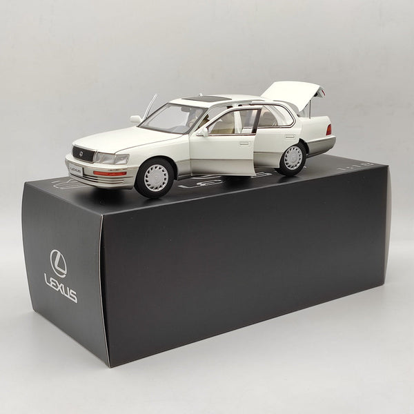 1:18 Toyota Lexus LS400 First Generation White Diecast model Car Collection Open Gift