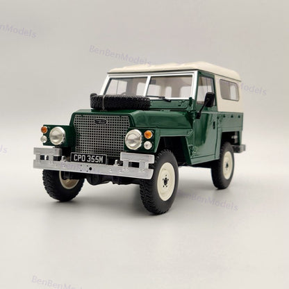 BOS Models 1:18 Land Rover Light weight Series III Hard Top Green 1973 BOS355