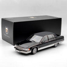 GM 1:18 1993 Cadillac Fleetwood Sedan Black Diecast Model Car Edition Collection