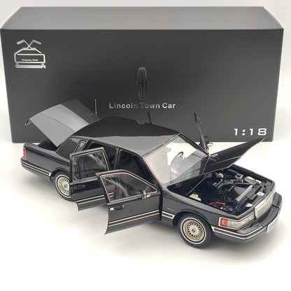 1/18 Lincoln Towncar V8 1993-1995 Super Diecast Toys Car models Collection (Leather seat)