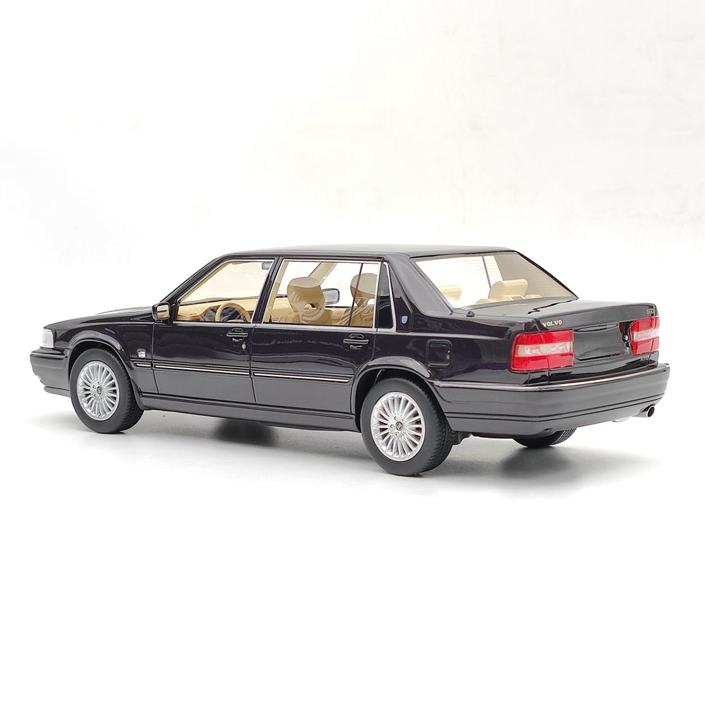 DNA 1/18 Volvo S90 Royal Level 3 1998 Blackberry DNA000089