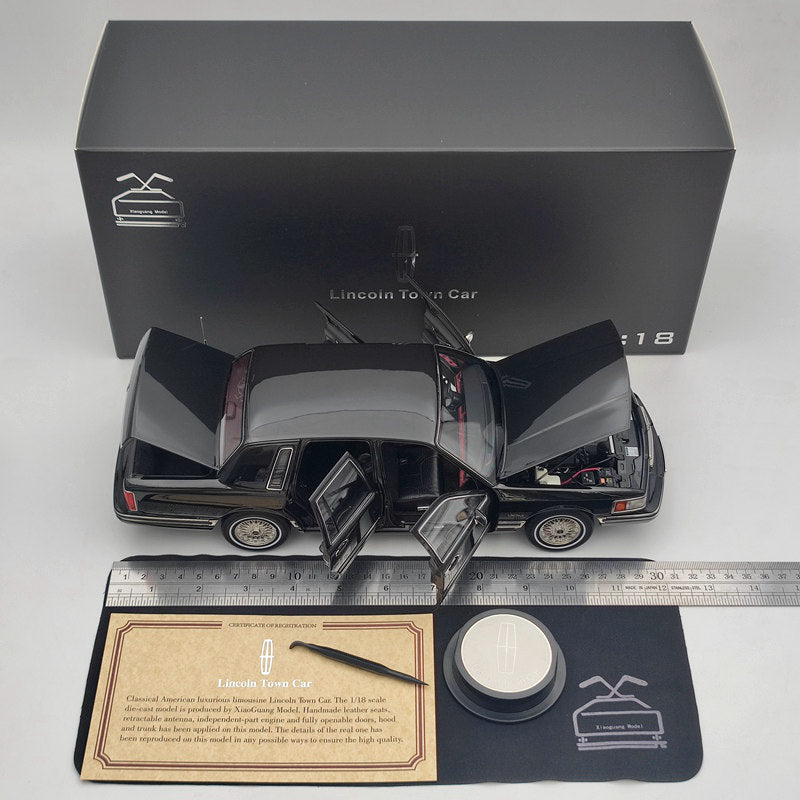 1/18 Lincoln Towncar V8 1993-1995 Super Diecast Toys Car models Collection (Leather seat)