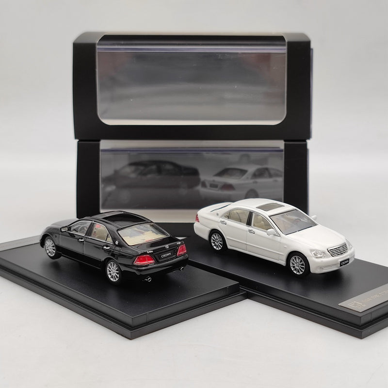 DCM 1:64 Toyota CROWN 12th Diecast Toys Car Models Collection Gifts Black/White