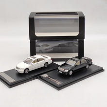 DCM 1:64 Toyota CROWN 12th Jouets moulés sous pression Modèles de voitures Collection Cadeaux Noir/Blanc