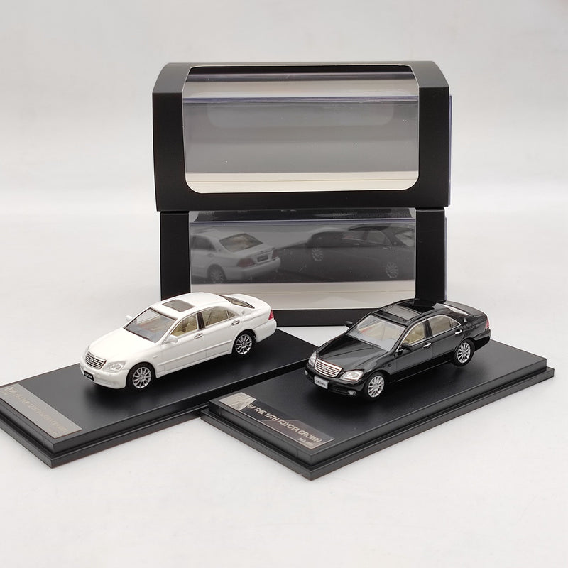 DCM 1:64 Toyota CROWN 12th Diecast Toys Car Models Collection Gifts Black/White