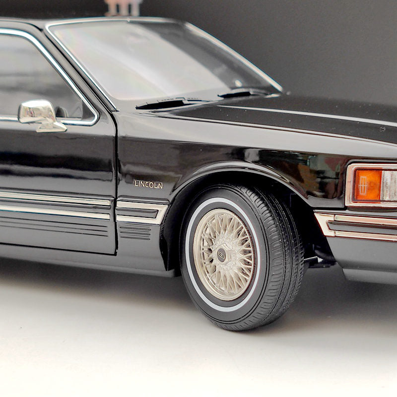 1/18 Lincoln Towncar V8 1993-1995 Super Diecast Toys Car models Collection (Leather seat)