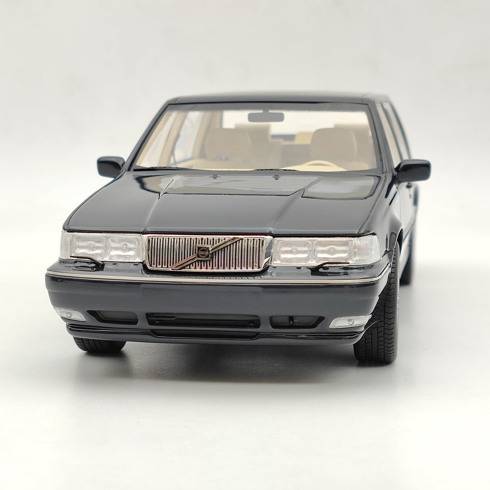 DNA Collectibles 1/18 Volvo S90 Royal Level 3 1998 Green