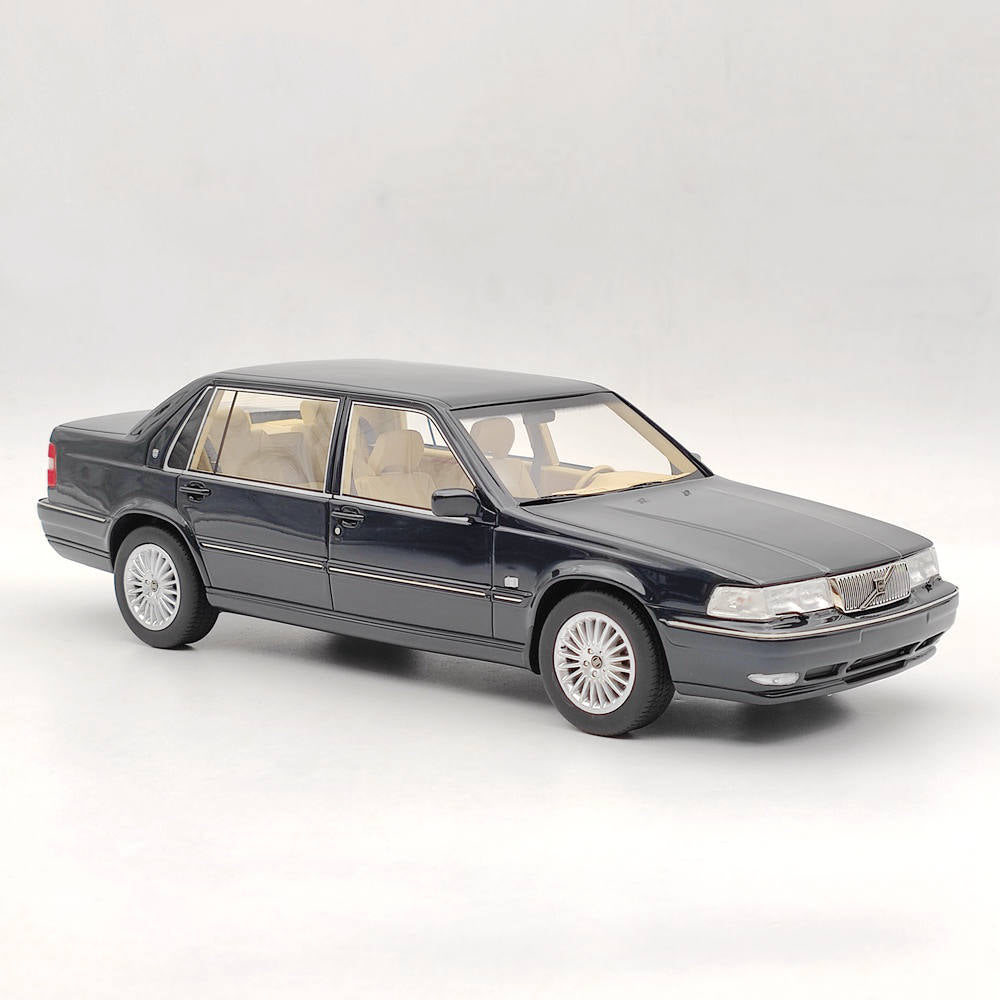 DNA Collectibles 1/18 Volvo S90 Royal Level 3 1998 DNA000088
