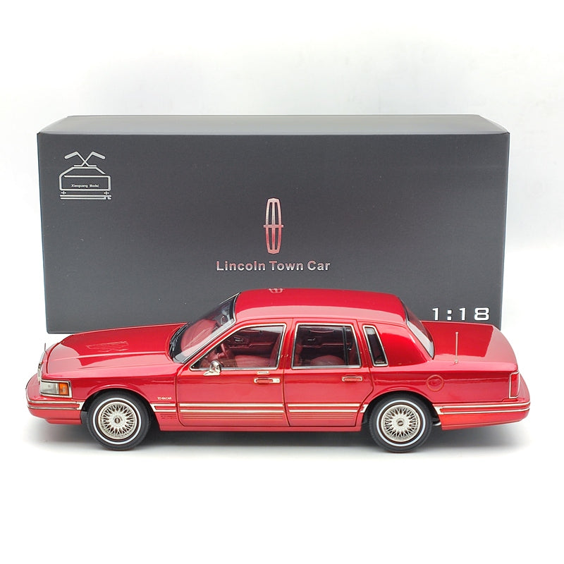 1/18 Lincoln Towncar V8 1993-1995 Super Diecast model (Leather seat) Red