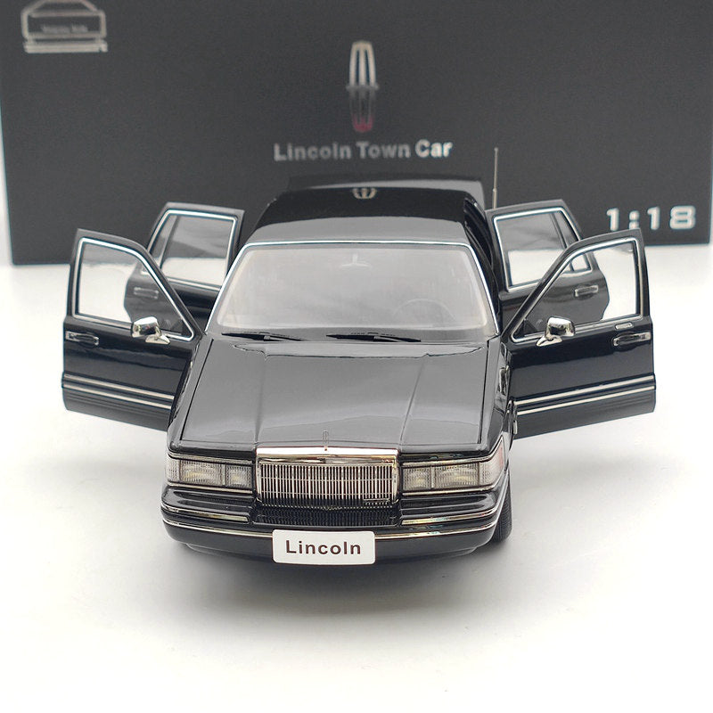 1/18 Lincoln Towncar V8 1993-1995 Super Diecast Toys Car models Collection (Leather seat)