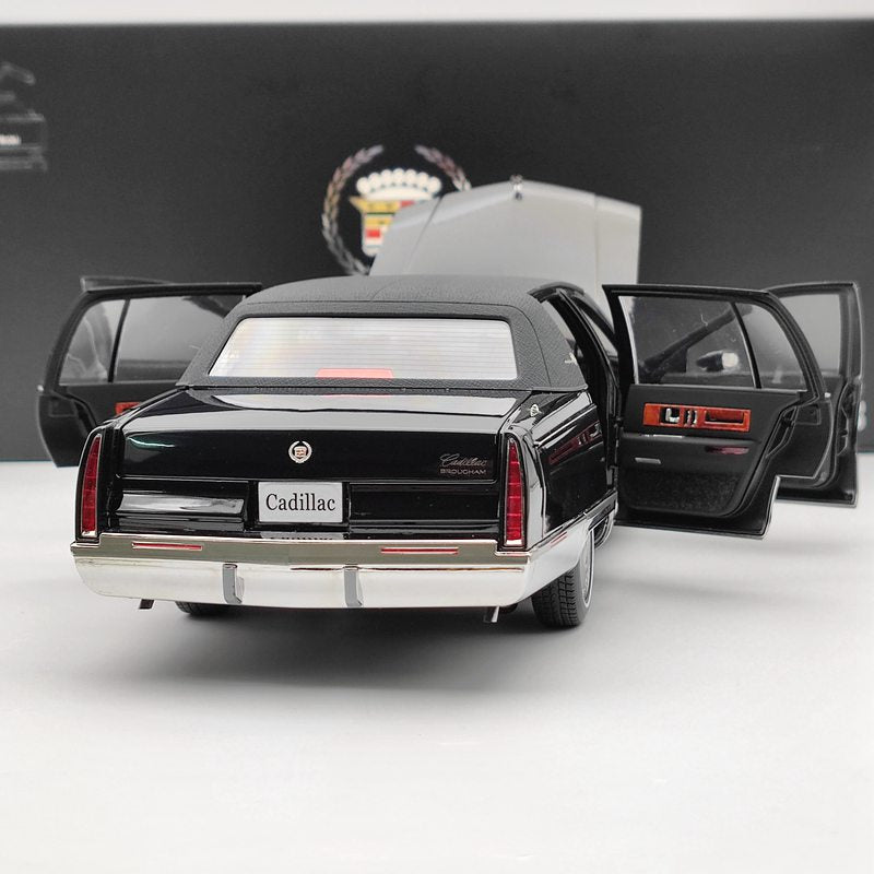 GM 1:18 1993 Cadillac Fleetwood Sedan Black Diecast Model Car Edition Collection