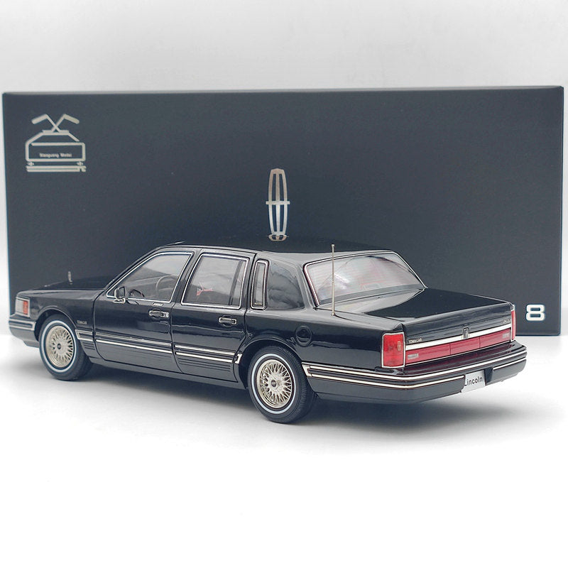 1/18 Lincoln Towncar V8 1993-1995 Super Diecast Toys Car models Collection (Leather seat)