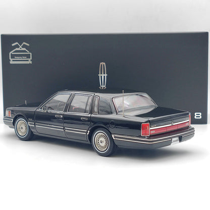 1/18 Lincoln Towncar V8 1993-1995 Super Diecast Toys Car models Collection (Leather seat)