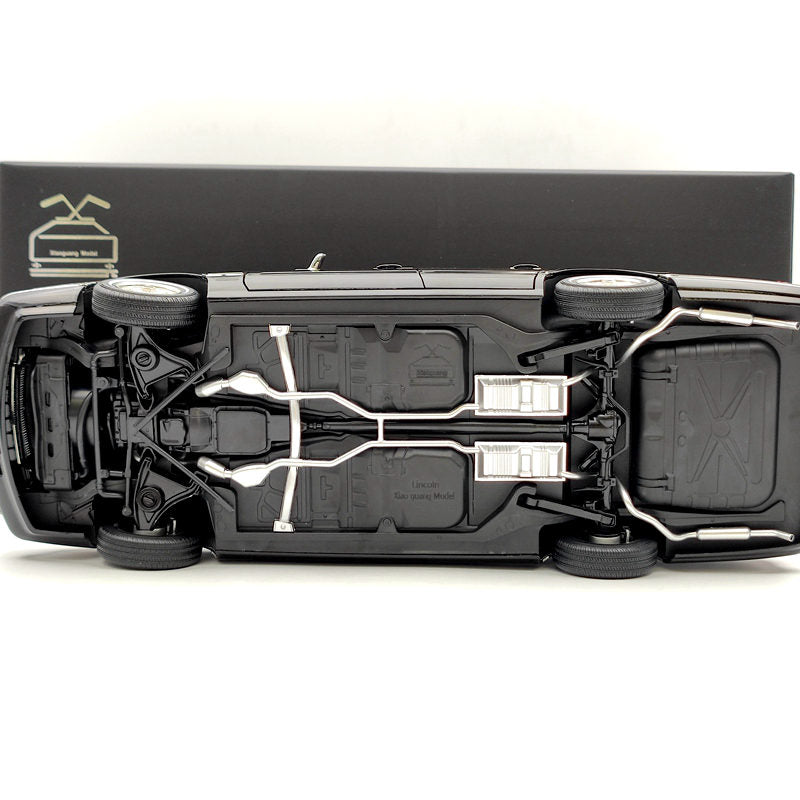 1/18 Lincoln Towncar V8 1993-1995 Super Diecast Toys Car models Collection (Leather seat)