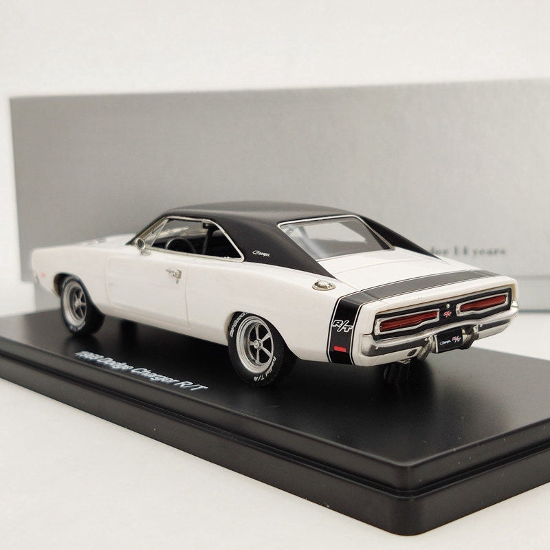 1:43 DODGE CHARGER R/T SE 1969 Resin Limited Models white Classic Auto Toys Car Collection Gift