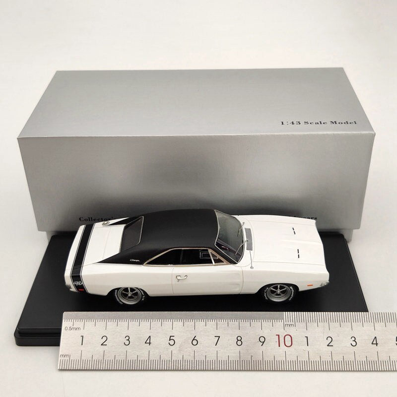 1:43 DODGE CHARGER R/T SE 1969 Resin Limited Models white Classic Auto Toys Car Collection Gift