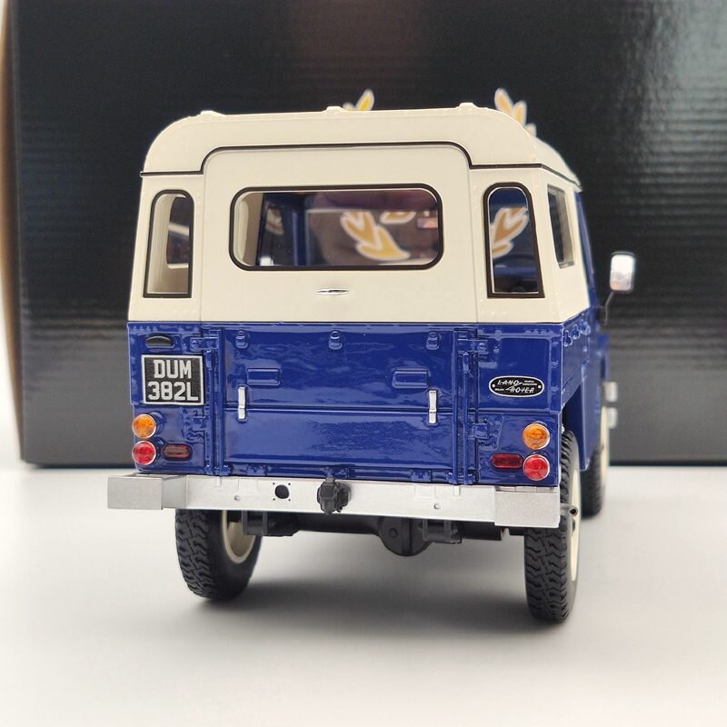 BOS 1/18 Land Rover Light weight Series III 1973 blue & white BOS382 Resin Model Auto Car Gift Collection Toys
