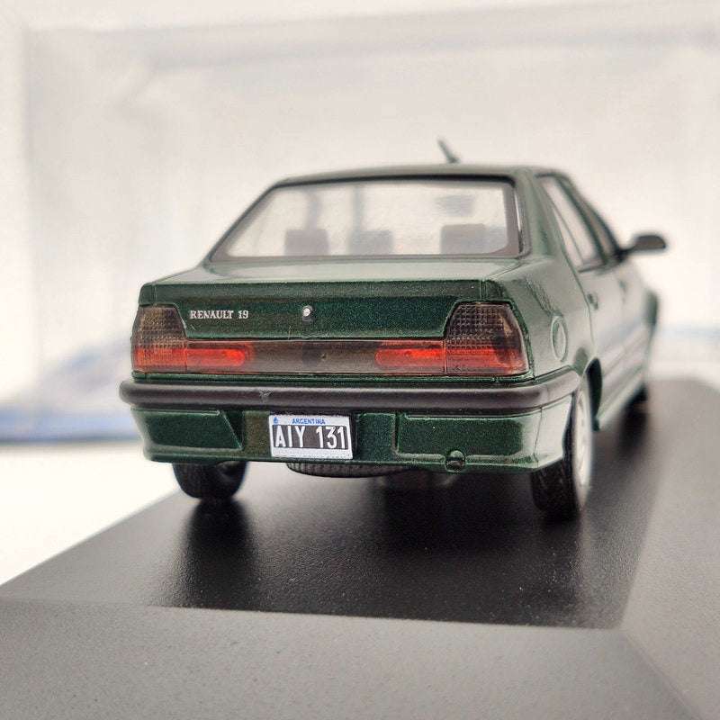 IXO 1:43 Renault 19 RT 1995 Argentina Modern Cars Green Diecast Models Limited Auto Collection